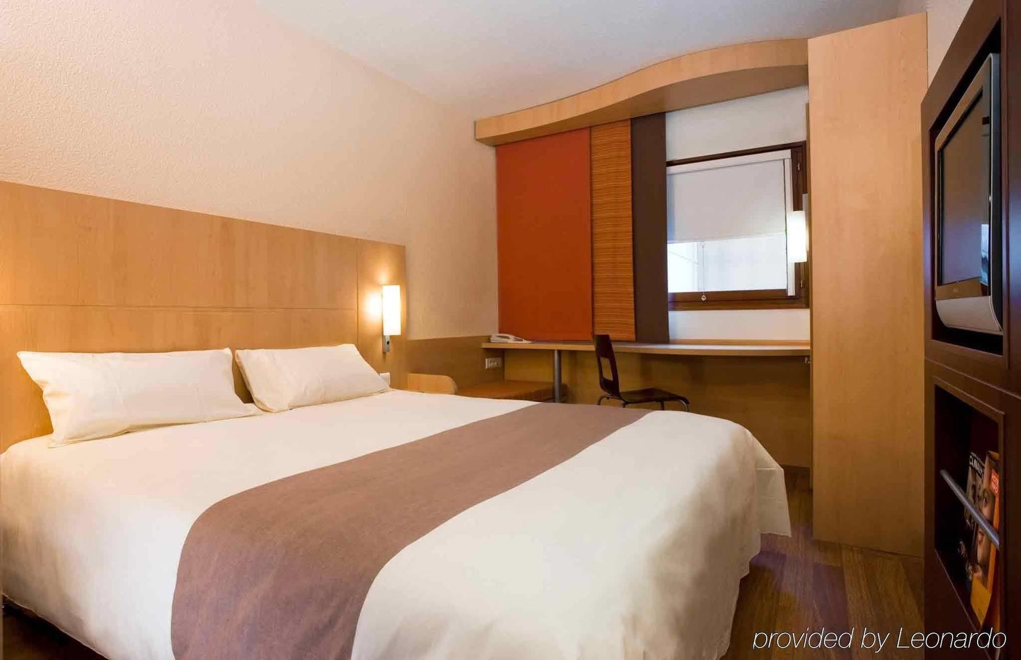 Ibis Carcassonne Centre - La Cite Hotel Luaran gambar